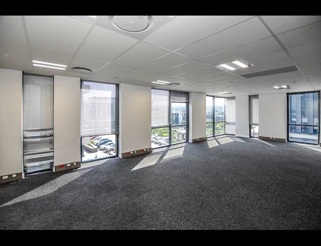 75M² SERVICED OFFICE TO LET IN VORNA VALLEY